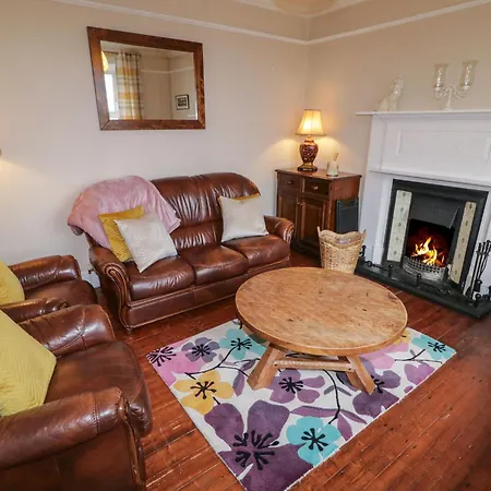 Holiday home Alcorns *